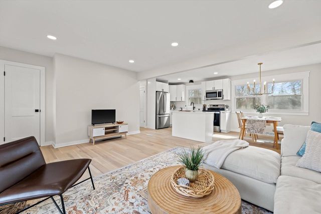 N80W15821 Rainbow DRIVE, Menomonee Falls, WI 53051