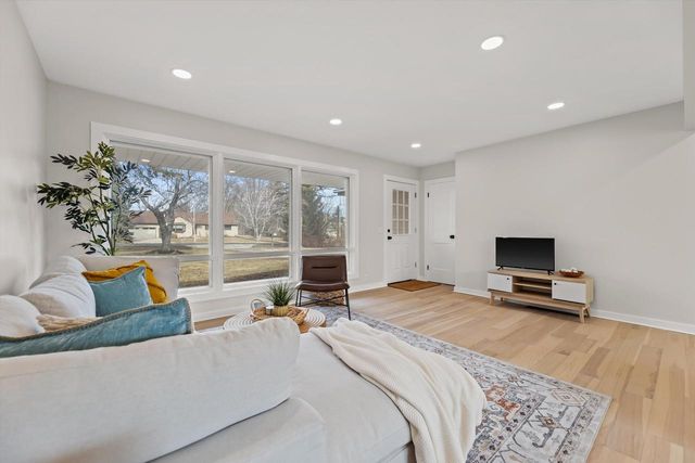 N80W15821 Rainbow DRIVE, Menomonee Falls, WI 53051