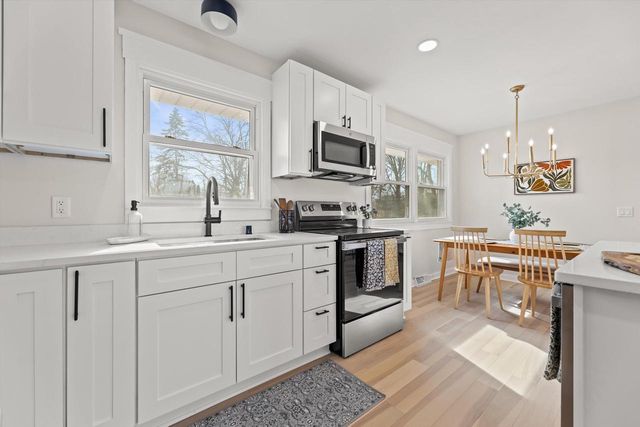 N80W15821 Rainbow DRIVE, Menomonee Falls, WI 53051