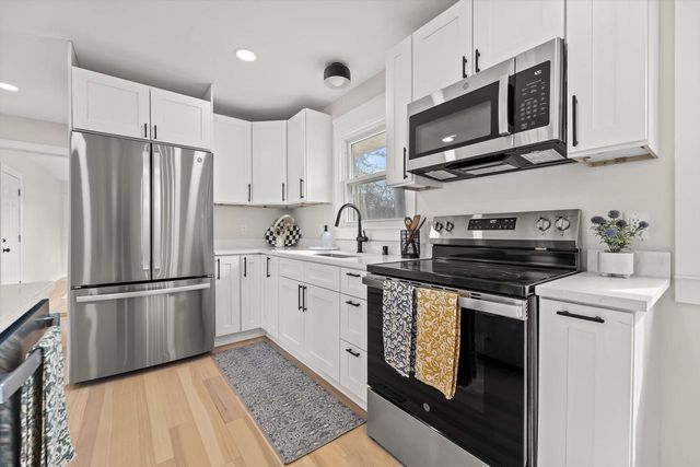 N80W15821 Rainbow DRIVE, Menomonee Falls, WI 53051