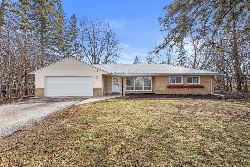 N80W15821 Rainbow DRIVE, Menomonee Falls, WI 53051