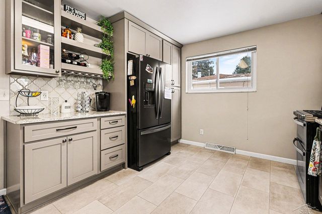 5335 Glenfield Drive, Saginaw Twp, MI 48638