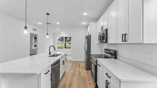 519 N 6TH STREET, Haines City, FL 33844