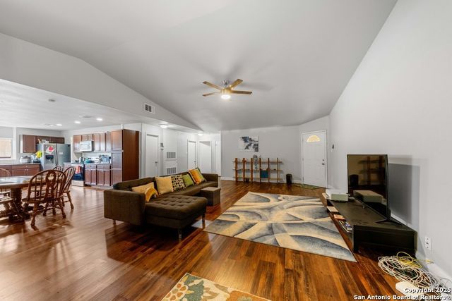 7131 apache, Converse, TX 78109