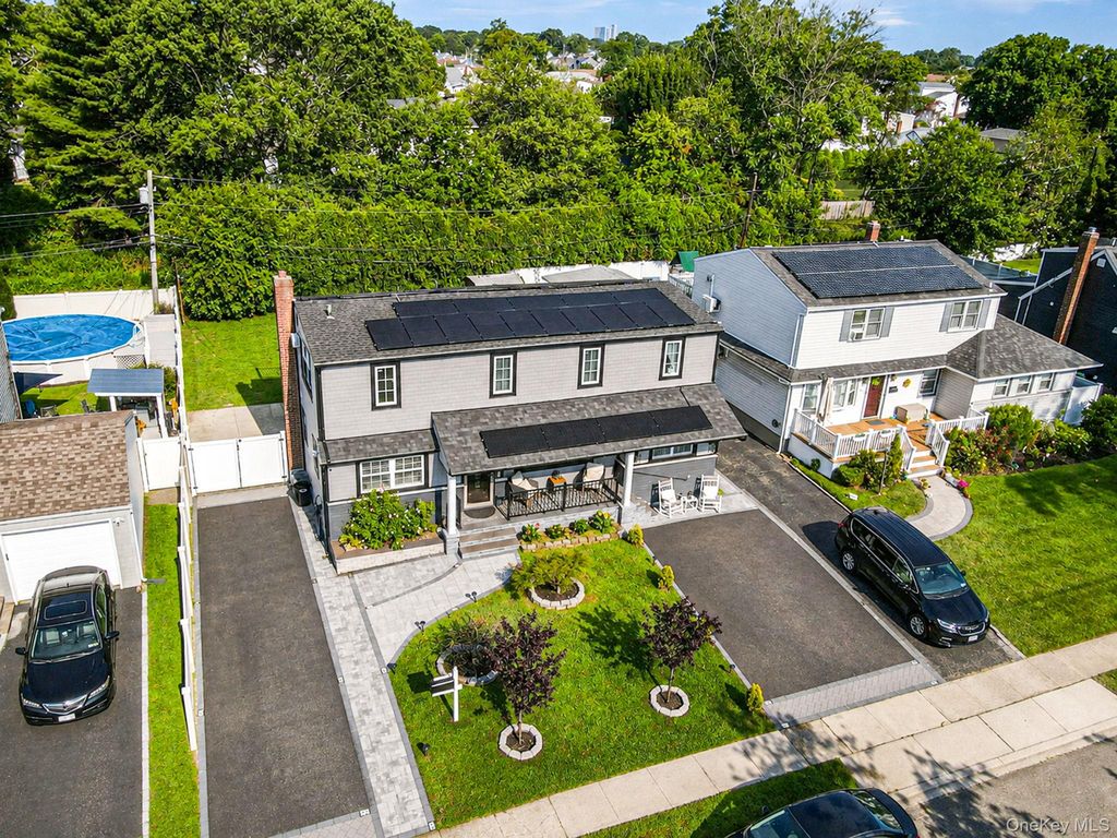 828 Strang Drive, Wantagh, NY 11793 — exterior