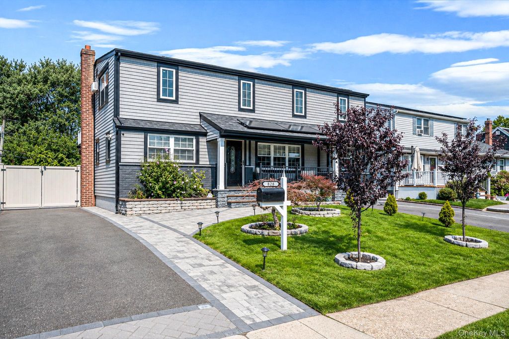 828 Strang Drive, Wantagh, NY 11793 — photo 2