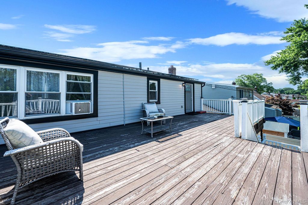 828 Strang Drive, Wantagh, NY 11793 — photo 5