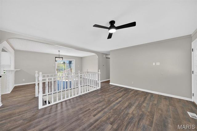 2318 La Cuesta Drive, Florissant, MO 63031