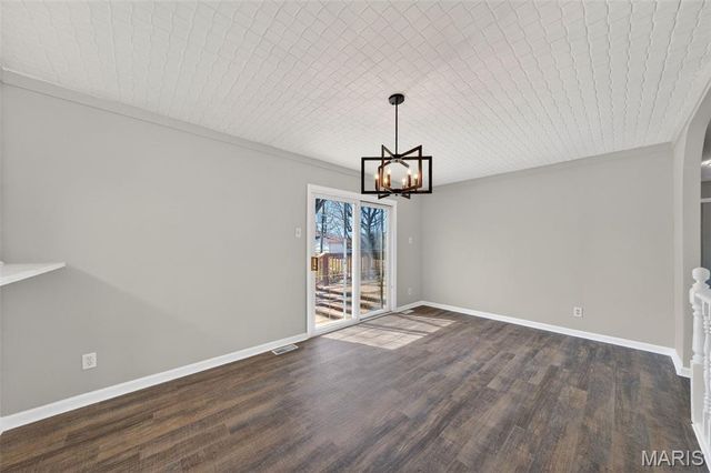 2318 La Cuesta Drive, Florissant, MO 63031