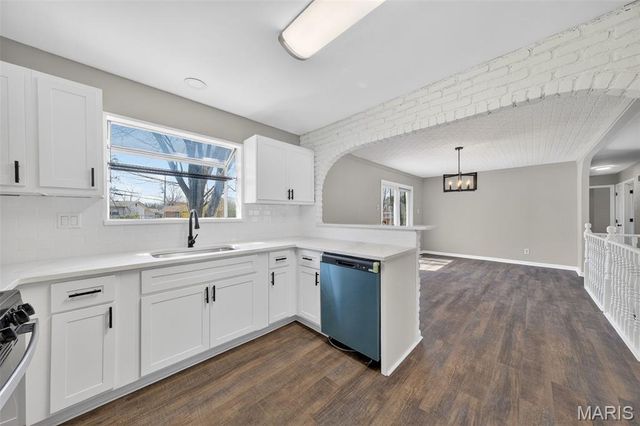 2318 La Cuesta Drive, Florissant, MO 63031