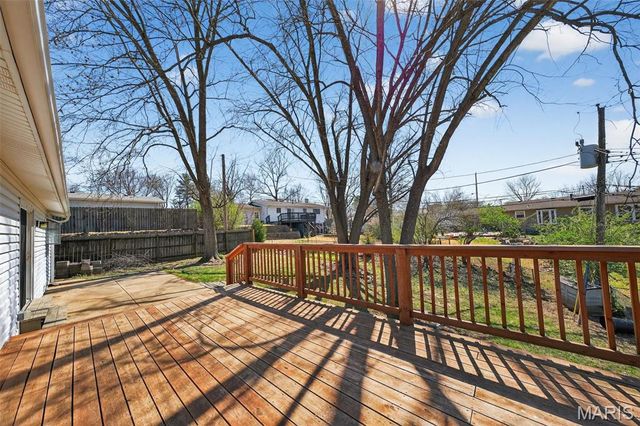 2318 La Cuesta Drive, Florissant, MO 63031