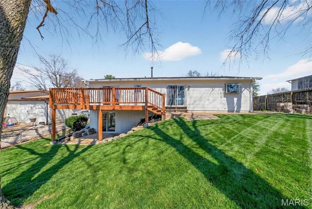 2318 La Cuesta Drive, Florissant, MO 63031