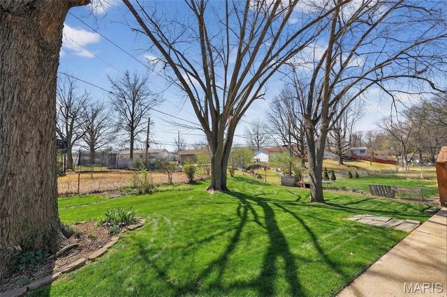 2318 La Cuesta Drive, Florissant, MO 63031