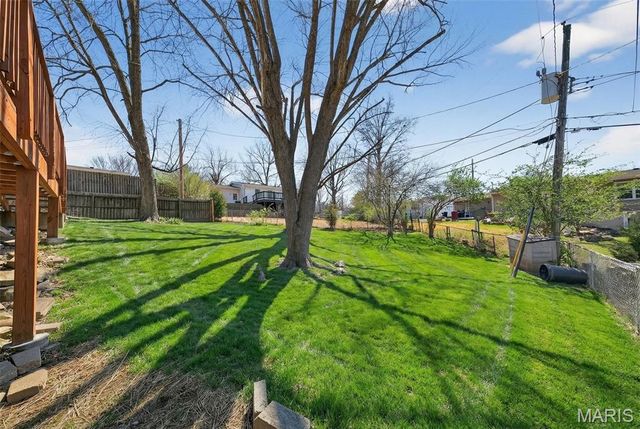 2318 La Cuesta Drive, Florissant, MO 63031