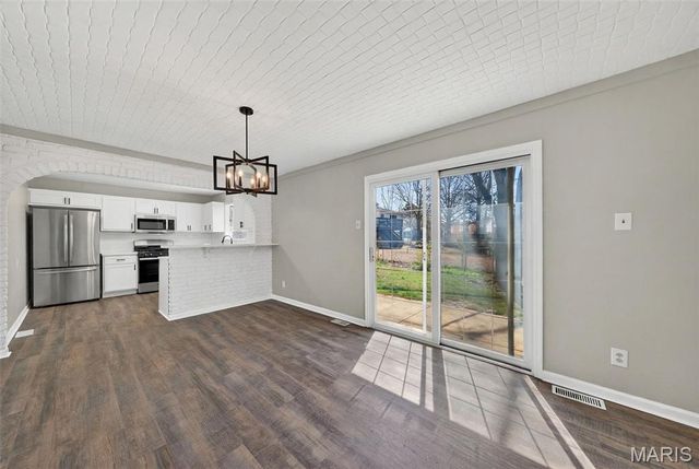 2318 La Cuesta Drive, Florissant, MO 63031