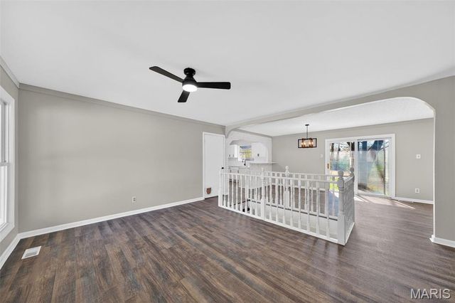 2318 La Cuesta Drive, Florissant, MO 63031