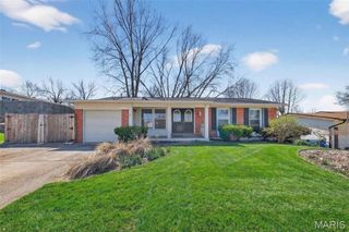 2318 La Cuesta Drive, Florissant, MO 63031