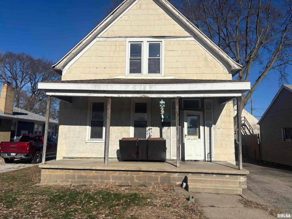 717 HILLYER Street, Pekin, IL 61554