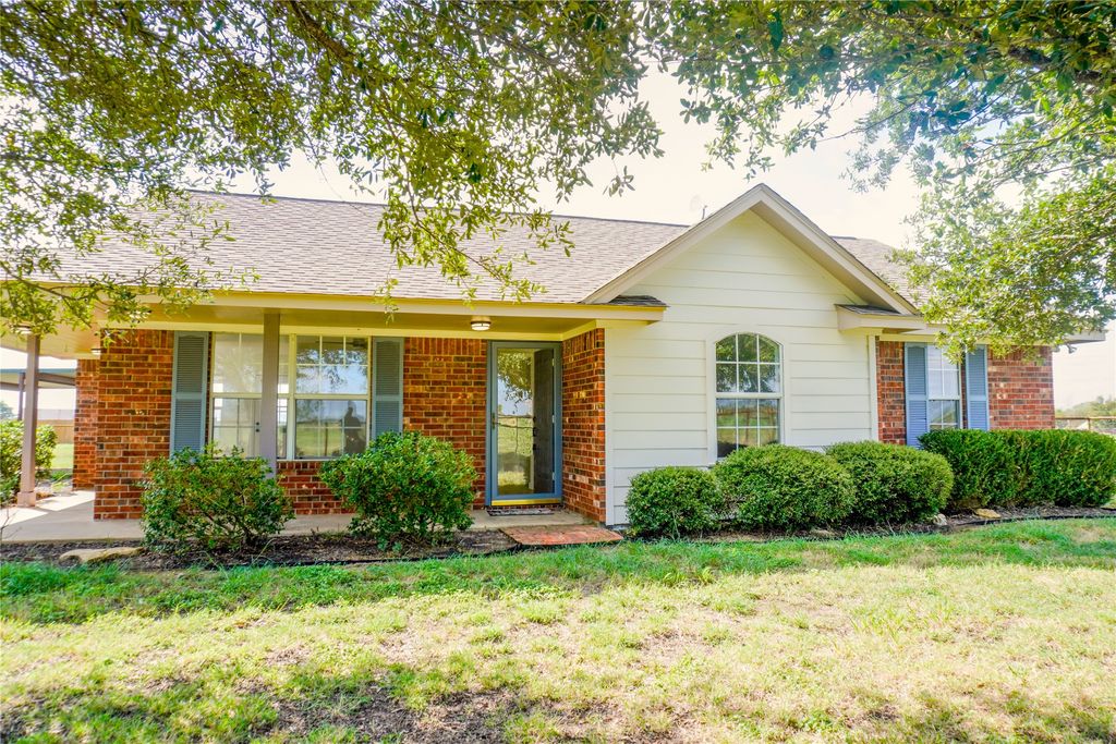 10720 Expedition Drive, Godley, TX 76044 — exterior