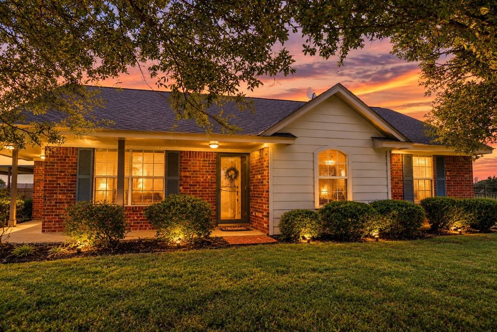 10720 Expedition Drive, Godley, TX 76044 — photo 2