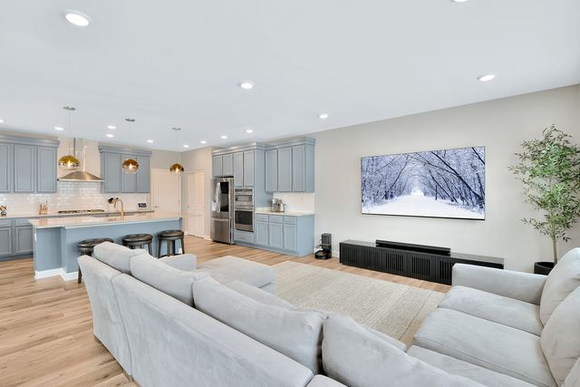 2 Potter Court, Hawthorn Woods, IL 60047