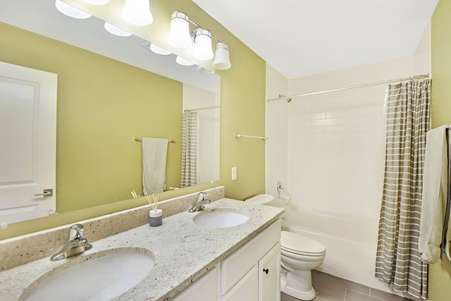 2 Potter Court, Hawthorn Woods, IL 60047