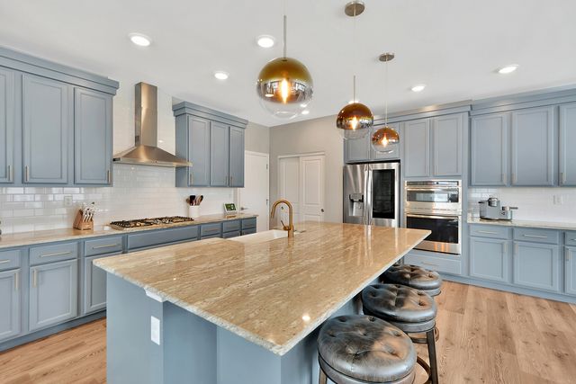 2 Potter Court, Hawthorn Woods, IL 60047