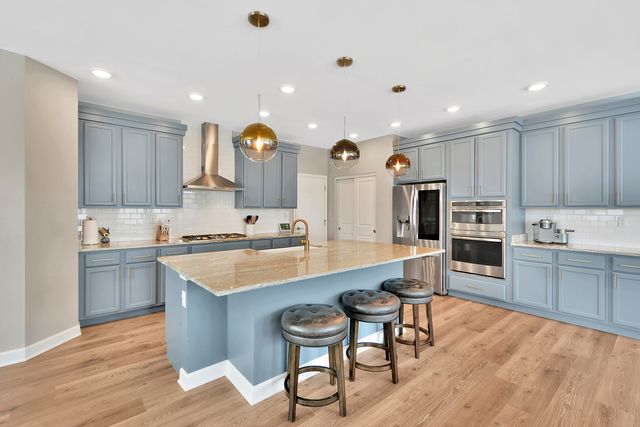 2 Potter Court, Hawthorn Woods, IL 60047