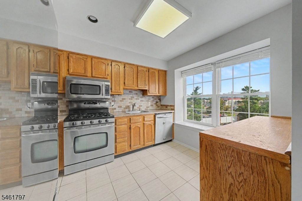 251 Broadmoor-3 3, Union Twp., NJ 07083 — photo 4