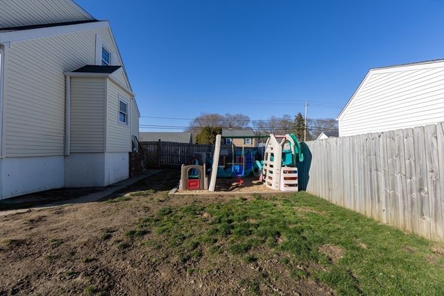 103 Chicago St, Fall River, MA 02721