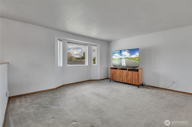 115 3rd Avenue NW, Pacific, WA 98047