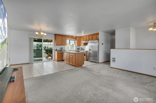 115 3rd Avenue NW, Pacific, WA 98047