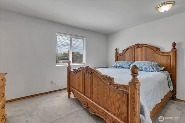 115 3rd Avenue NW, Pacific, WA 98047