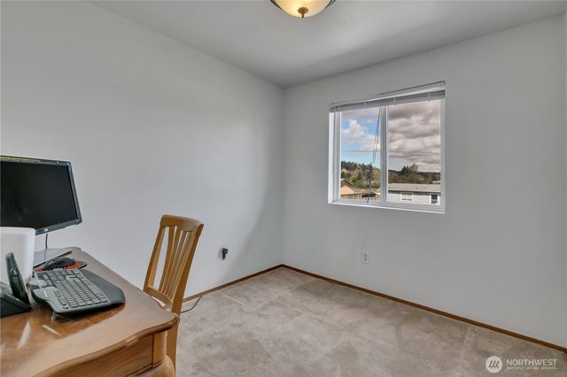 115 3rd Avenue NW, Pacific, WA 98047