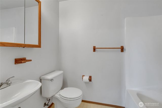 115 3rd Avenue NW, Pacific, WA 98047