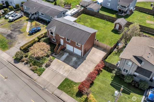 115 3rd Avenue NW, Pacific, WA 98047