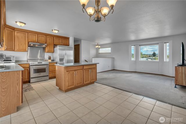 115 3rd Avenue NW, Pacific, WA 98047