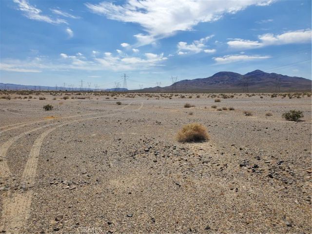 37211 Paradise Springs, Yermo, CA 92398
