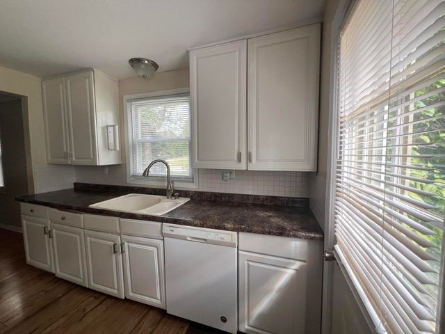 686 Troywood Drive, City Of Troy, MI 48083
