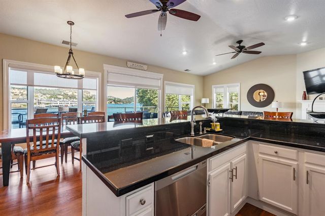 5105 Lakeshore Dr, Copperopolis, CA 95228