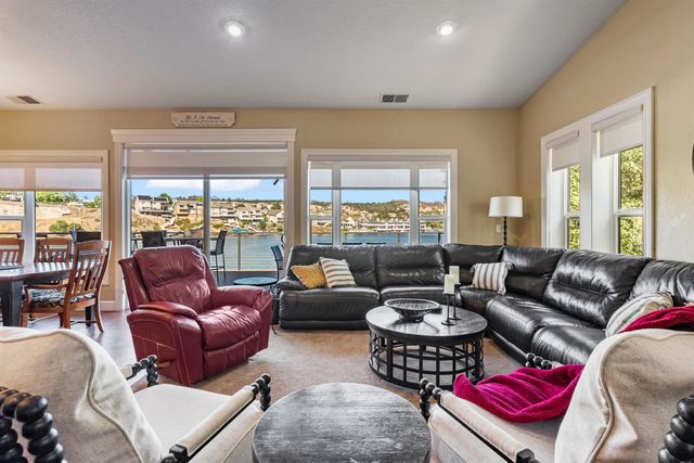 5105 Lakeshore Dr, Copperopolis, CA 95228