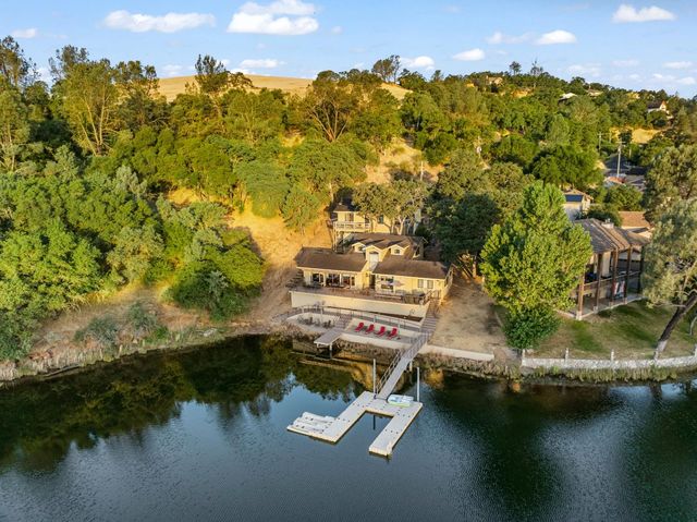 5105 Lakeshore Dr, Copperopolis, CA 95228