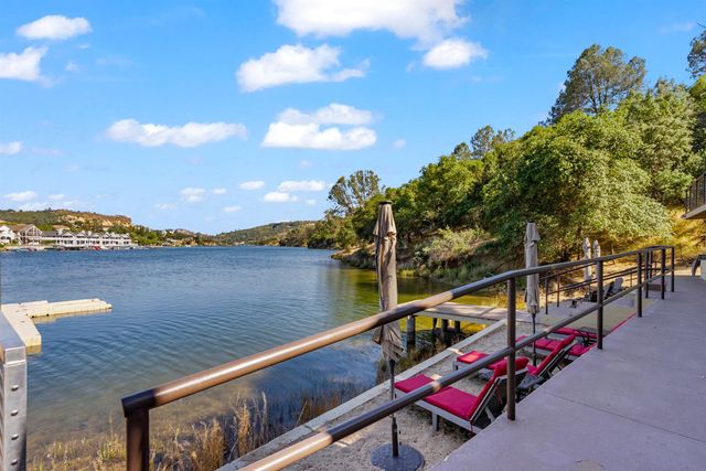 5105 Lakeshore Dr, Copperopolis, CA 95228