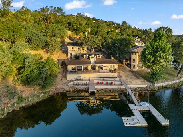 5105 Lakeshore Dr, Copperopolis, CA 95228