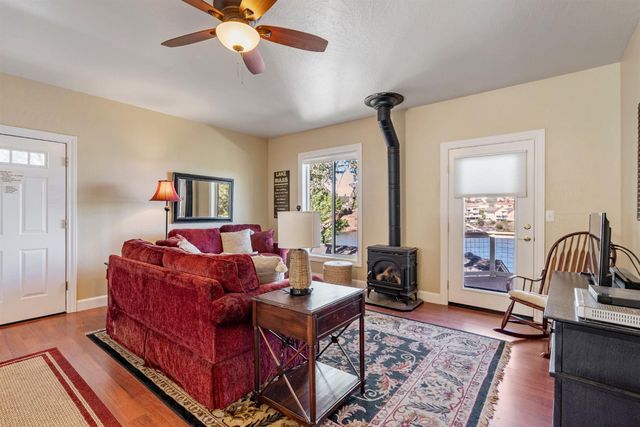 5105 Lakeshore Dr, Copperopolis, CA 95228