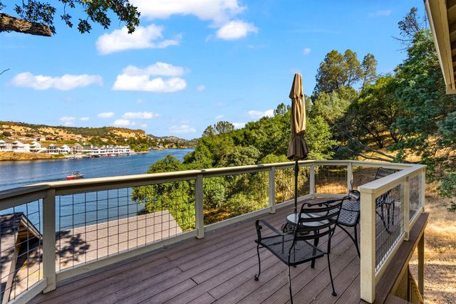 5105 Lakeshore Dr, Copperopolis, CA 95228