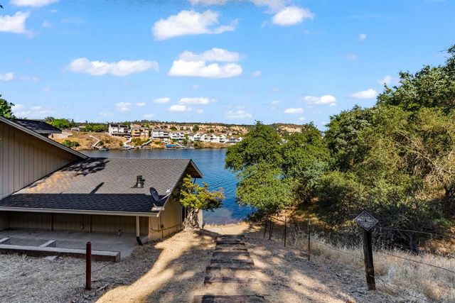 5105 Lakeshore Dr, Copperopolis, CA 95228