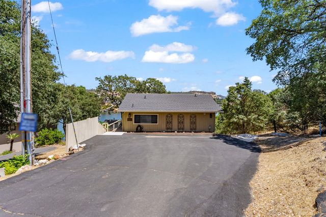 5105 Lakeshore Dr, Copperopolis, CA 95228