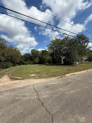 1721 N Hoard Avenue, Sherman, TX 75090