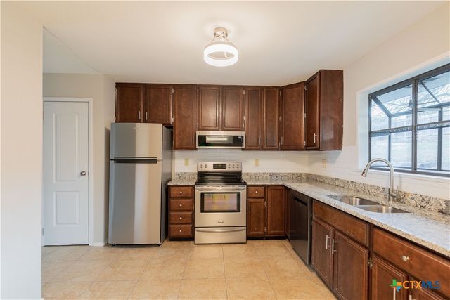 2003 Castle Gate Circle, San Marcos, TX 78666